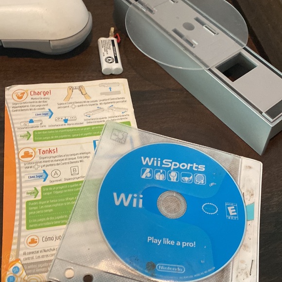 Wii Fit Bundle Plus Mario Kart & So much More - Picture 10 of 12